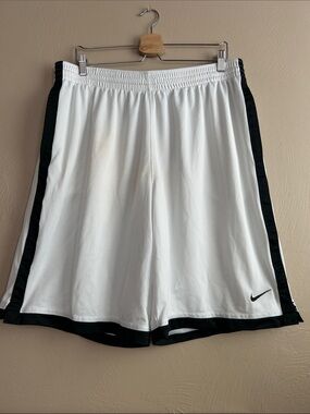 Nike Men’s Basketball Mesh Shorts. Size XXL. Swoosh Logo On Right Side.